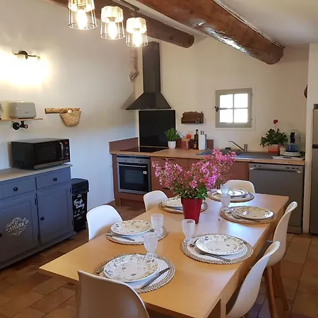 Holiday home Maison En Luberon Sainte-Croix-a-Lauze